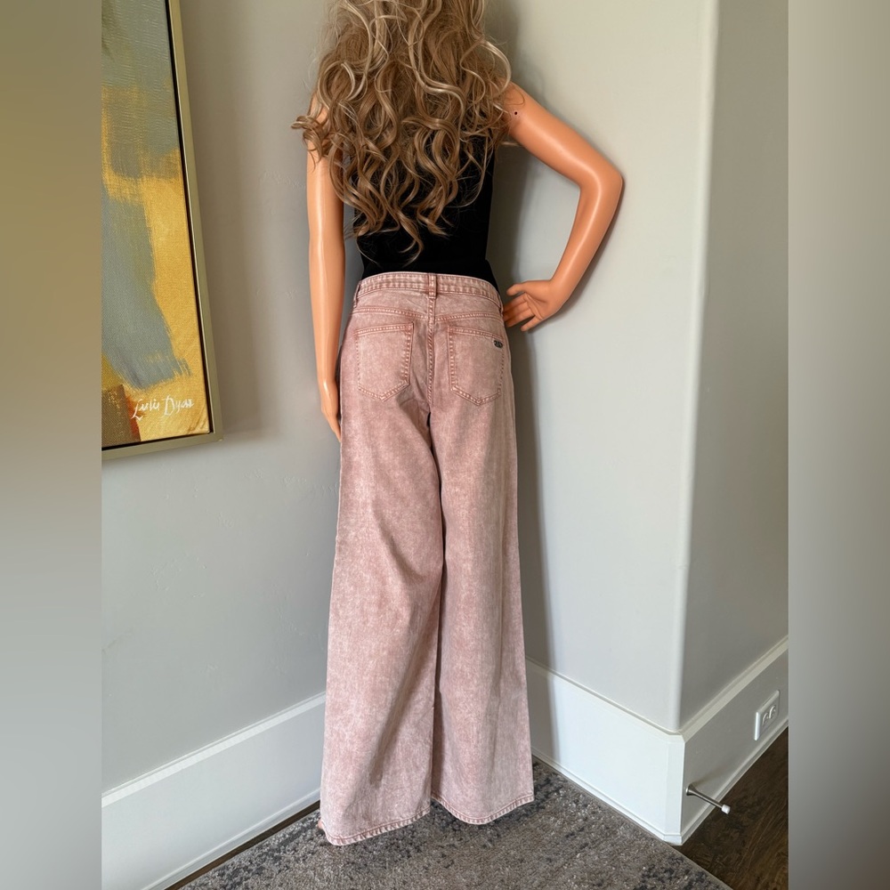 NWT Michael Kors Gorgeous and Stylish Wide-Leg Jeans in Gorgeous Dusty Pink! - Picture 3 of 13
